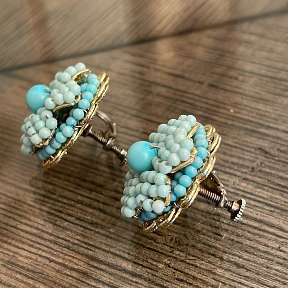 Vintage Japan Blue Flower Seed Bead Screw Back Clip Earrings - Picture 4 of 14